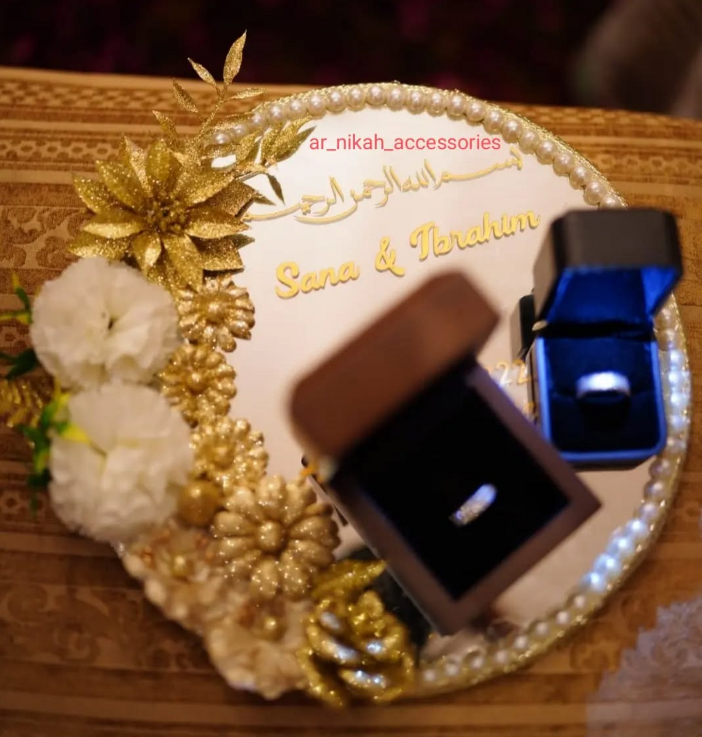 Gold way platter